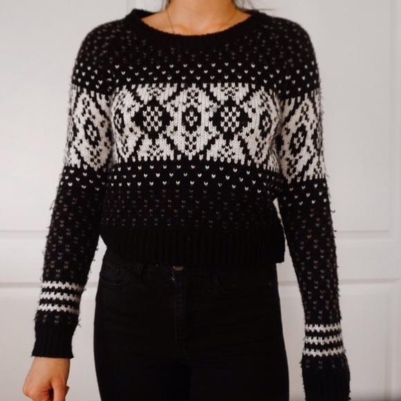 BLACK AND WHITE HOLIDAY THEMED SWEATER - Picture 1 of 7